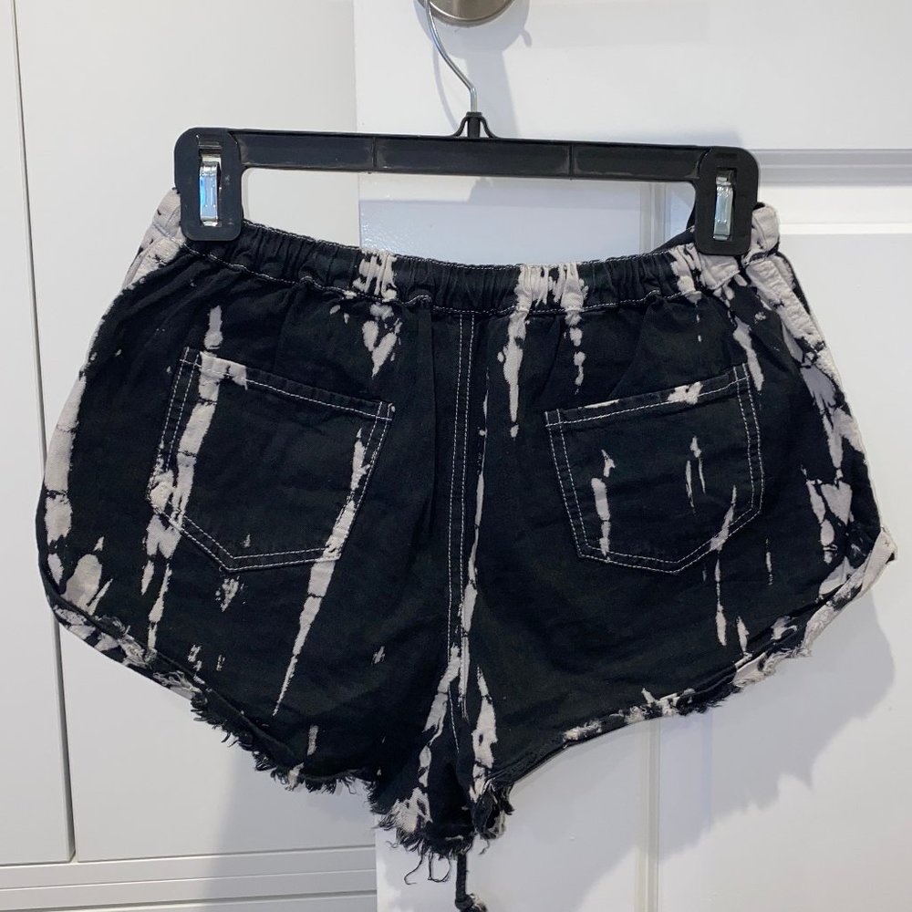 Millau Tie Dye Shorts - Picture 2 of 2